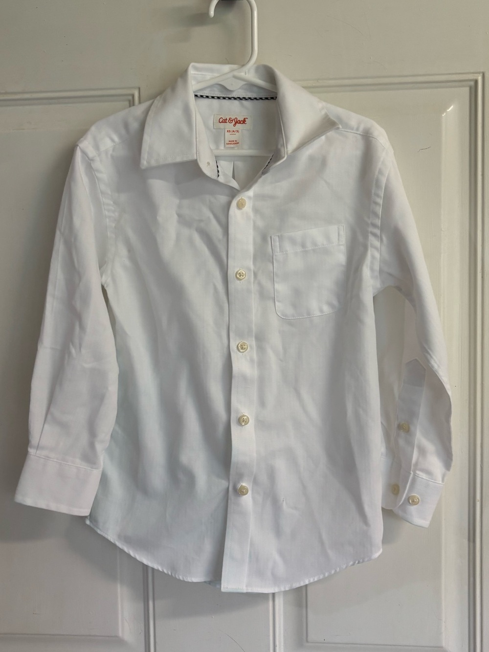 XS (4/5) Cat & Jack white long sleeve Button down collared Dress shirt. In EUC!